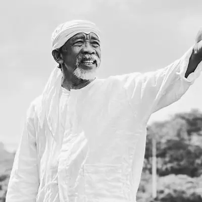 Abah Qomar Wafat, Tinggalkan Warisan Tawa dan Pesan Berharga