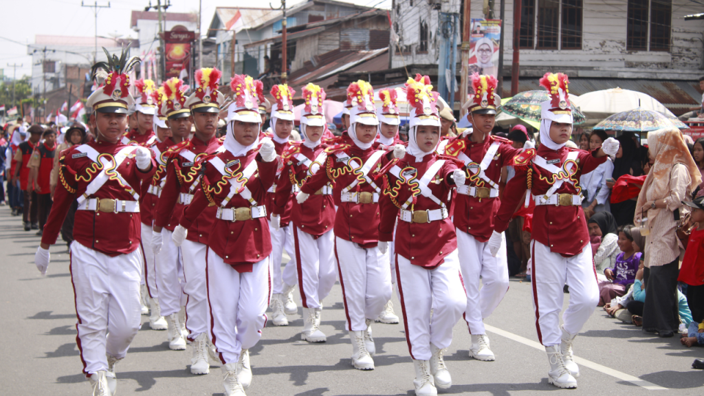 Pawai Merayakan HUT RI KE-79, Warga Antusias Menonton!!!