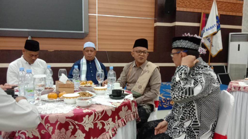 Warga Tanjung Jabung Barat Menghadiri TABLIGH AKBAR dari seorang DA'I NASIONAL
