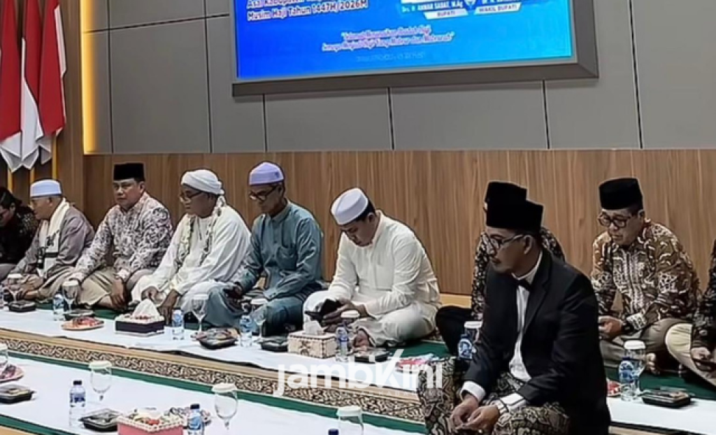 Bupati Tanjab Barat Lepas 376 Calon Haji, Minta Doakan Daerah dan Ulama