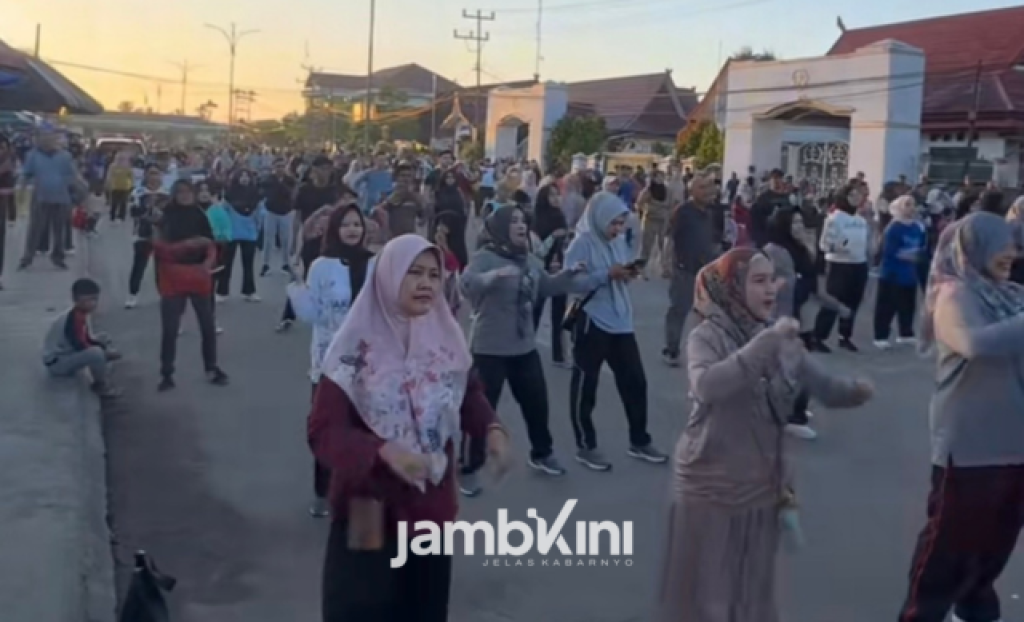 Ribuan Warga Meriahkan Nobar Piala Dunia 2026 di Alun-Alun Kuala Tungkal