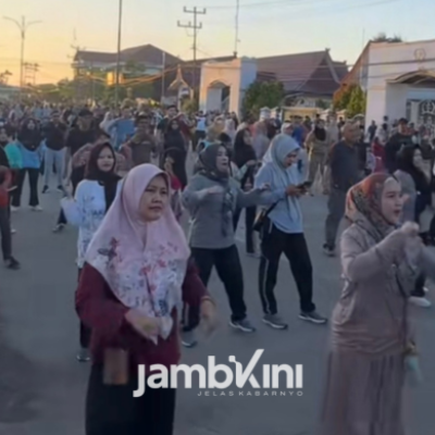 Ribuan Warga Meriahkan Nobar Piala Dunia 2026 di Alun-Alun Kuala Tungkal