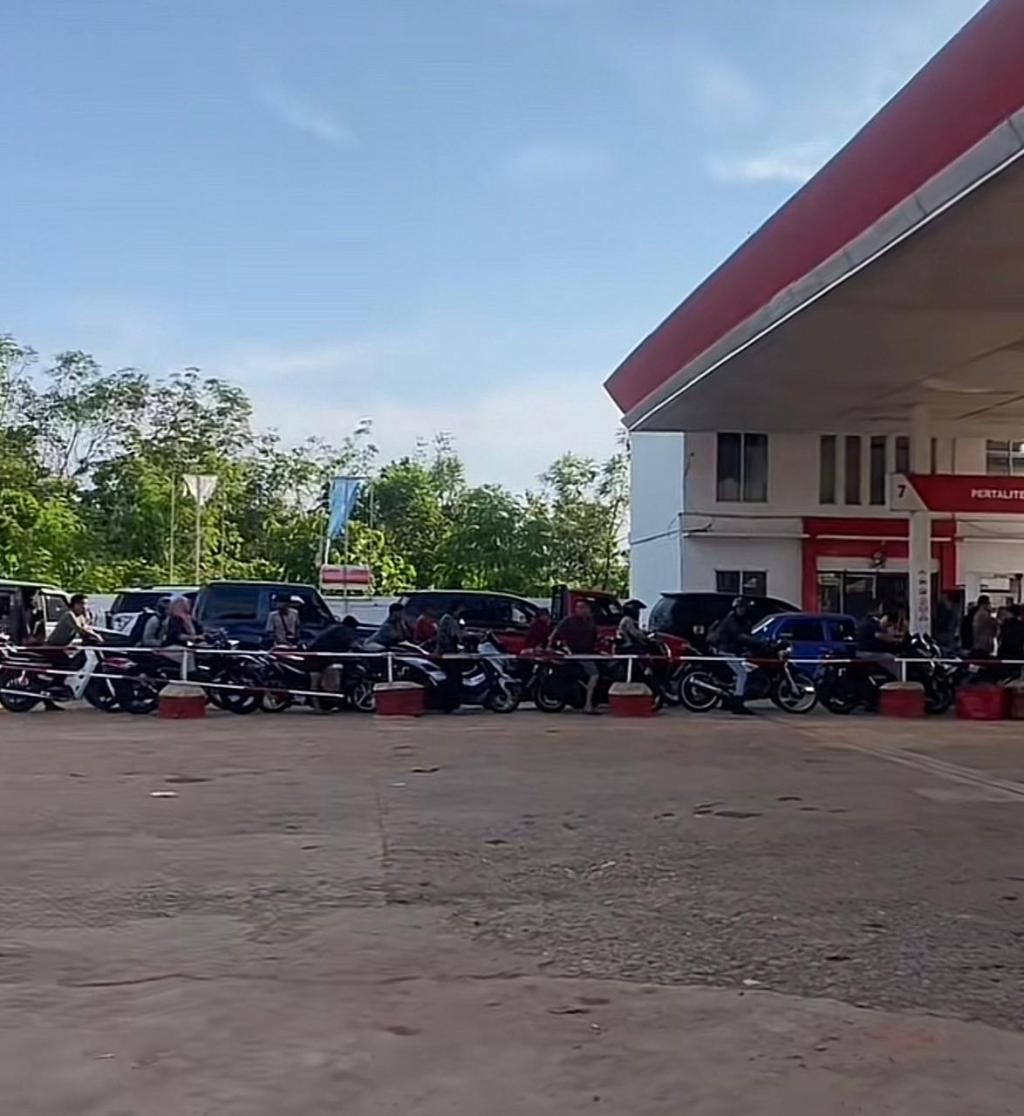 BBM Langka di Bungo Jelang Nataru, Harga Eceran Tembus Rp25 Ribu per Liter