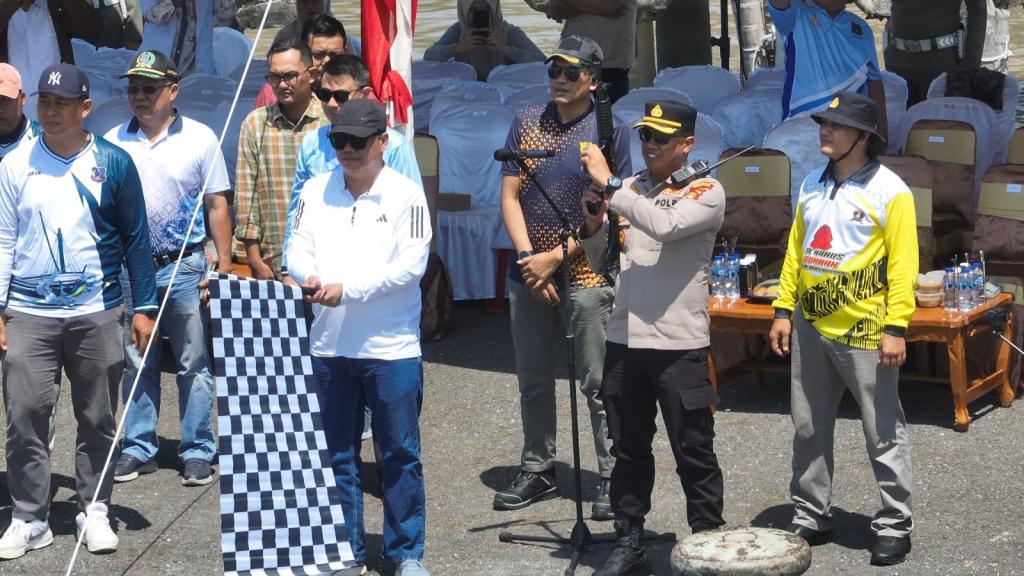 Balap Pompong Meriahkan HUT RI ke-81, Ribuan Warga Padati WFC Kuala Tungkal
